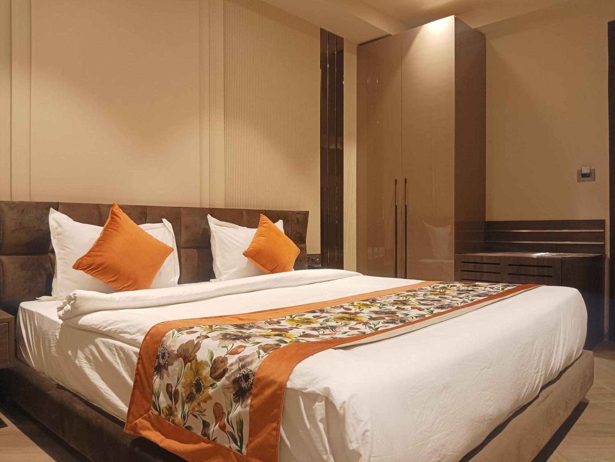 Hotel Cullinan By Qotel Janakpuri เดลี ภายนอก รูปภาพ