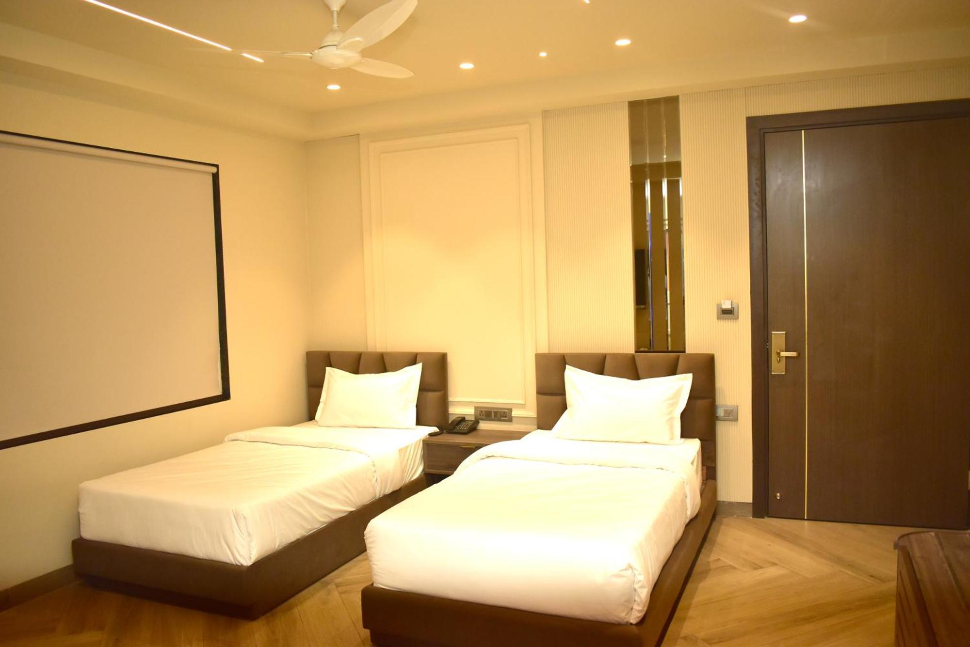 Hotel Cullinan By Qotel Janakpuri เดลี ภายนอก รูปภาพ