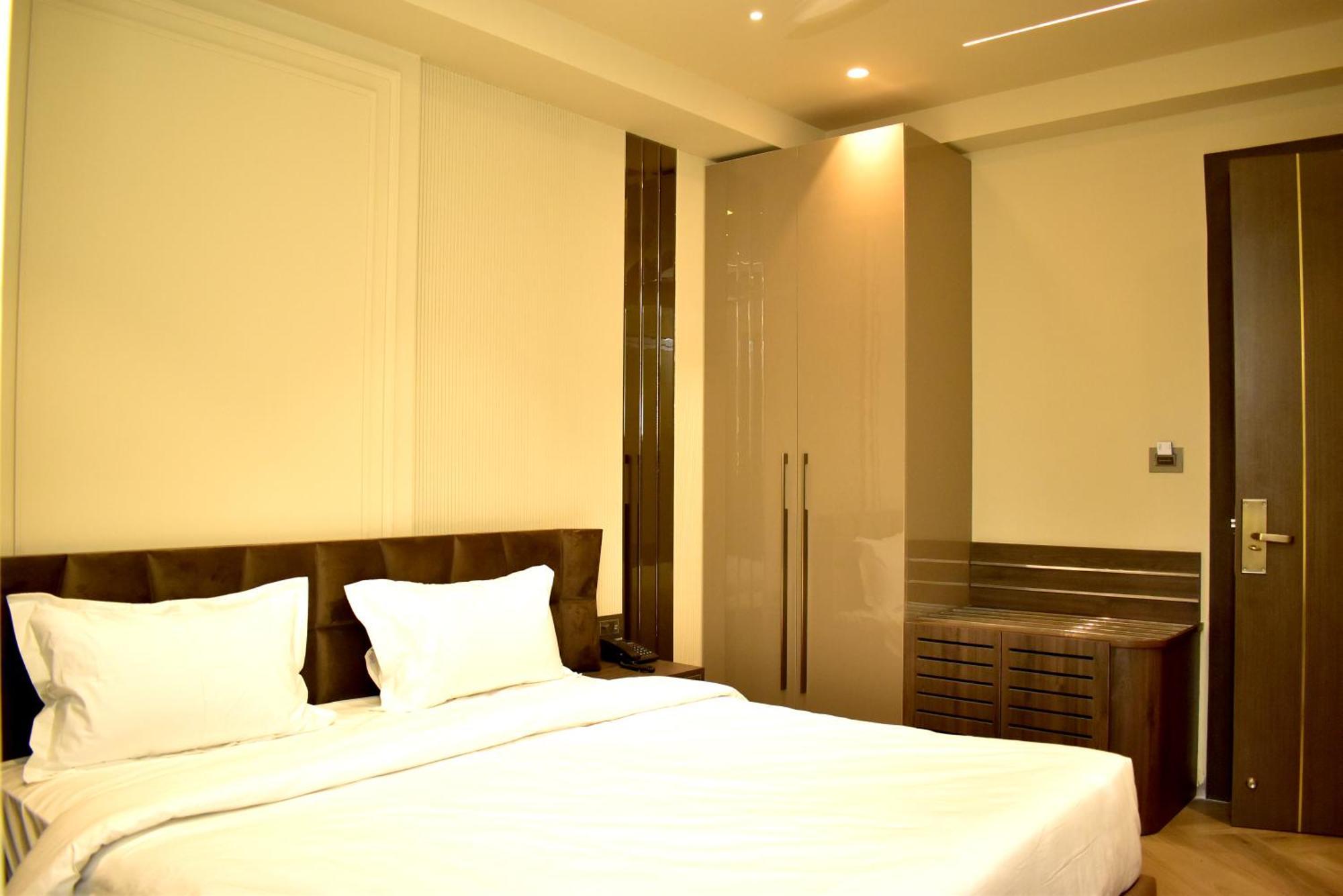 Hotel Cullinan By Qotel Janakpuri เดลี ภายนอก รูปภาพ