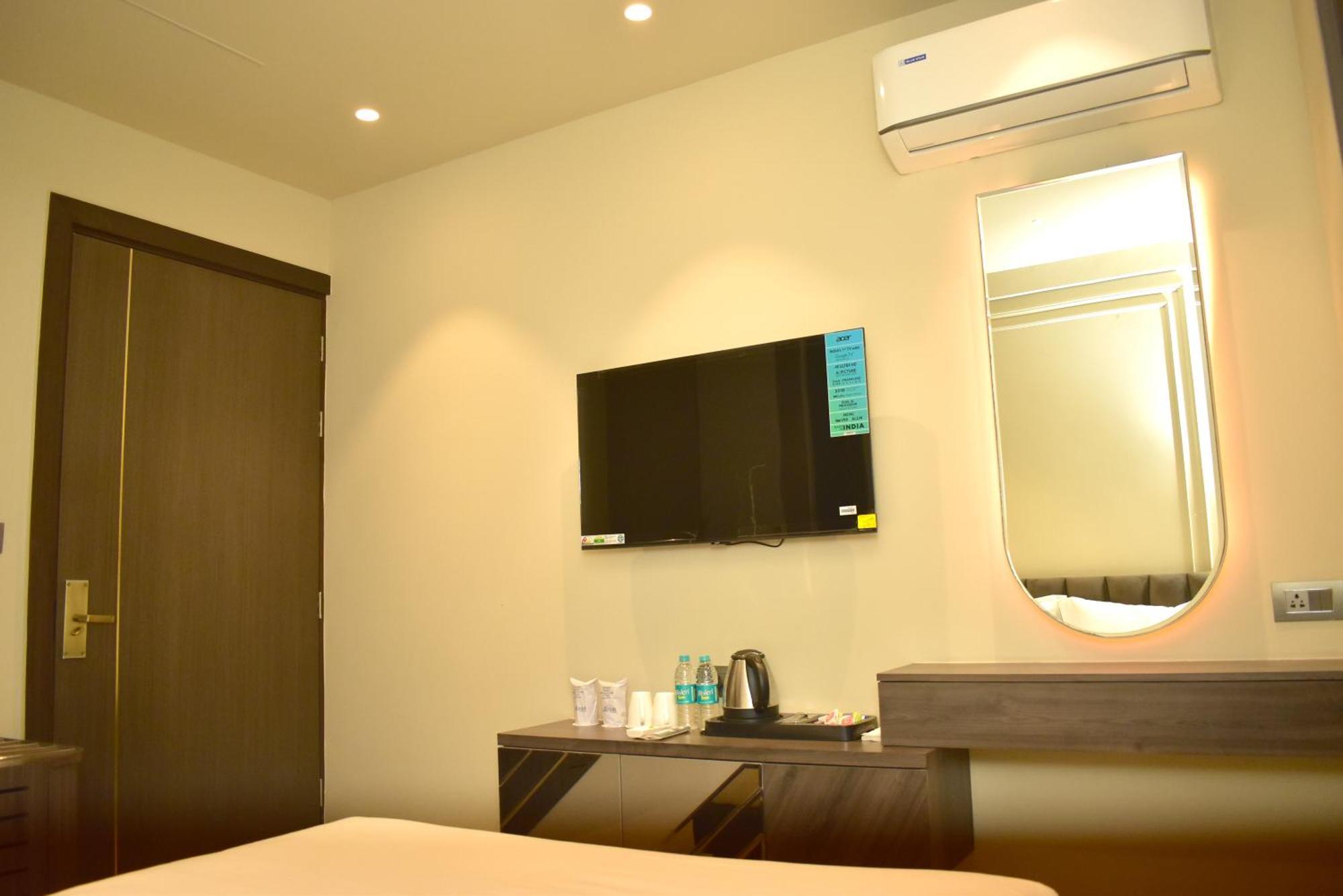 Hotel Cullinan By Qotel Janakpuri เดลี ภายนอก รูปภาพ