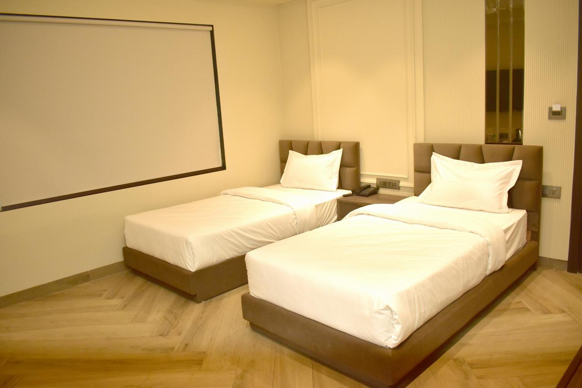 Hotel Cullinan By Qotel Janakpuri เดลี ภายนอก รูปภาพ