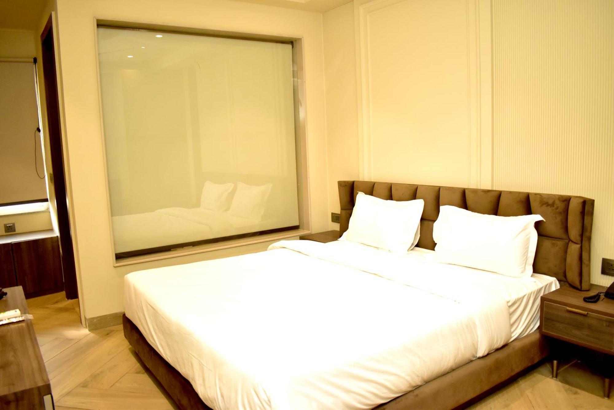 Hotel Cullinan By Qotel Janakpuri เดลี ภายนอก รูปภาพ
