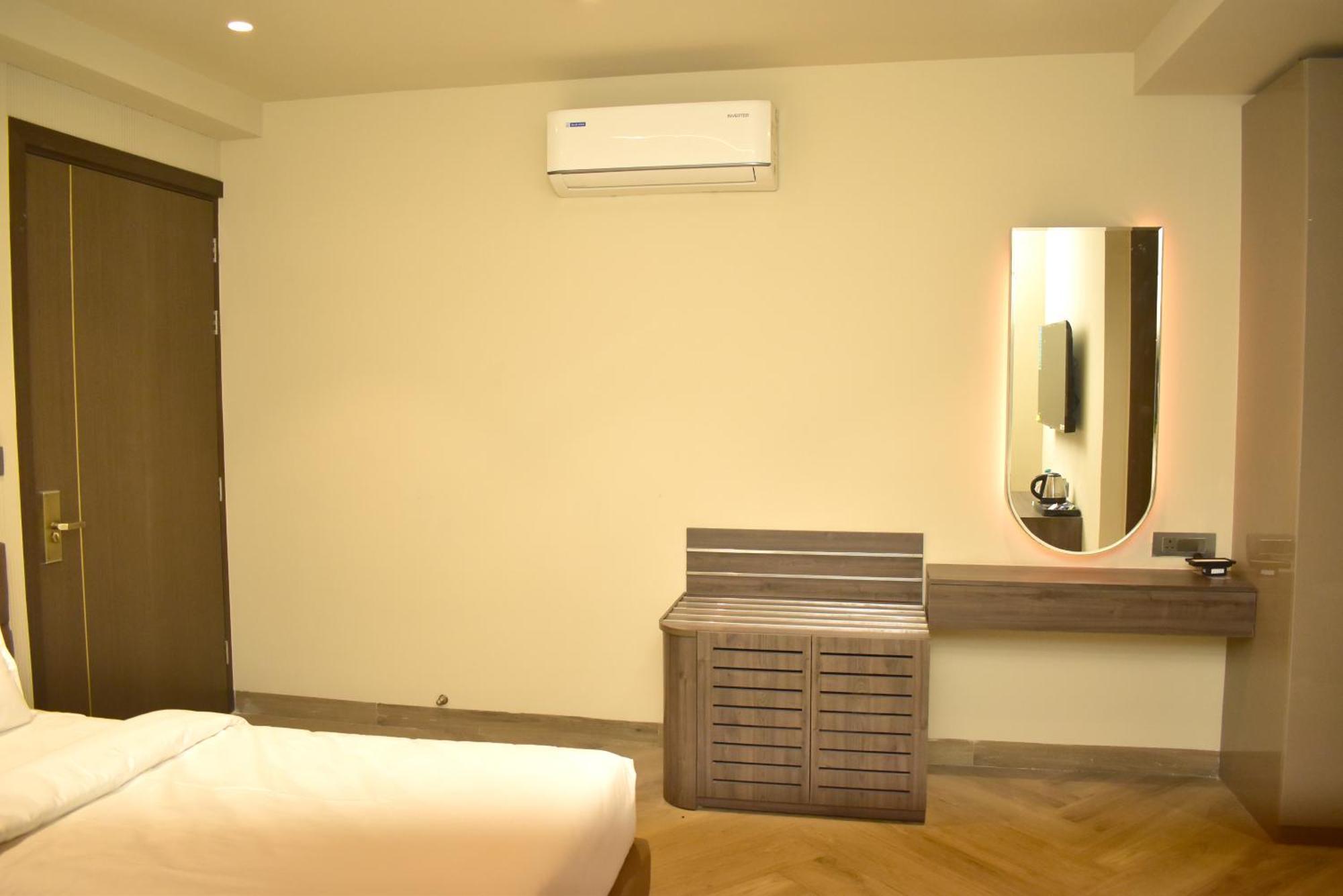 Hotel Cullinan By Qotel Janakpuri เดลี ภายนอก รูปภาพ