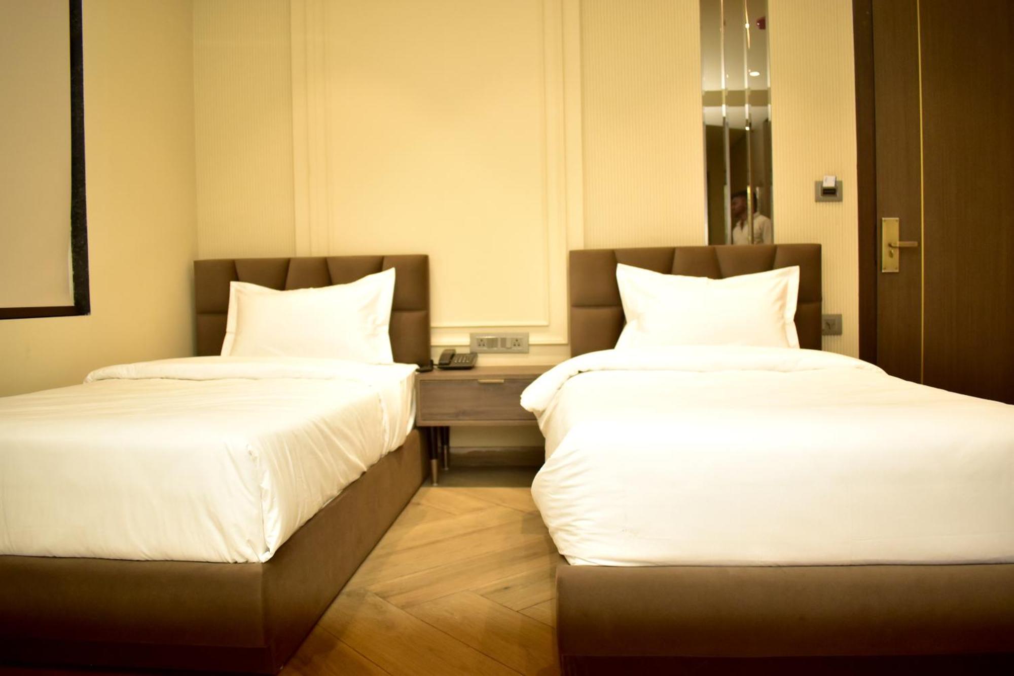 Hotel Cullinan By Qotel Janakpuri เดลี ภายนอก รูปภาพ