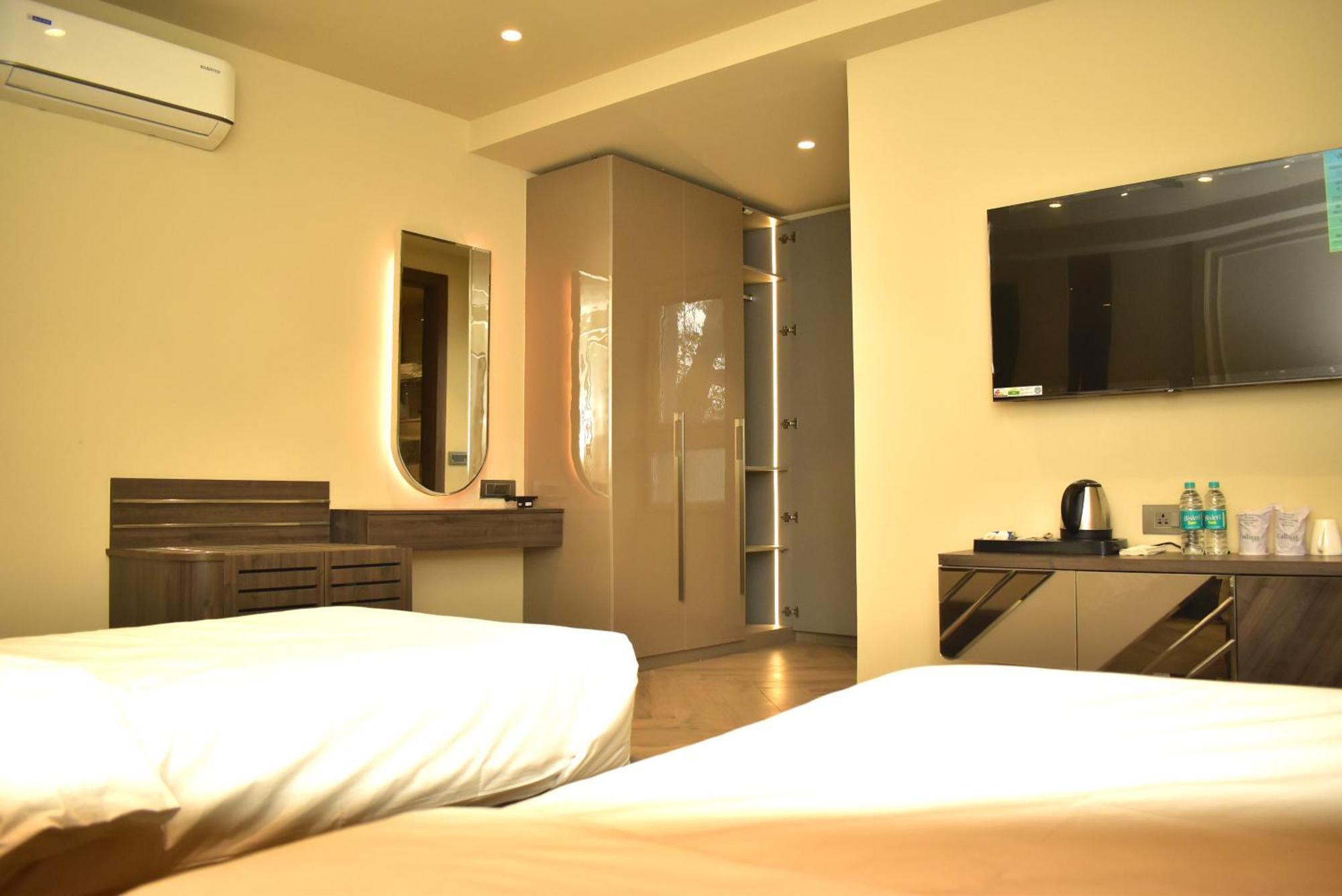 Hotel Cullinan By Qotel Janakpuri เดลี ภายนอก รูปภาพ