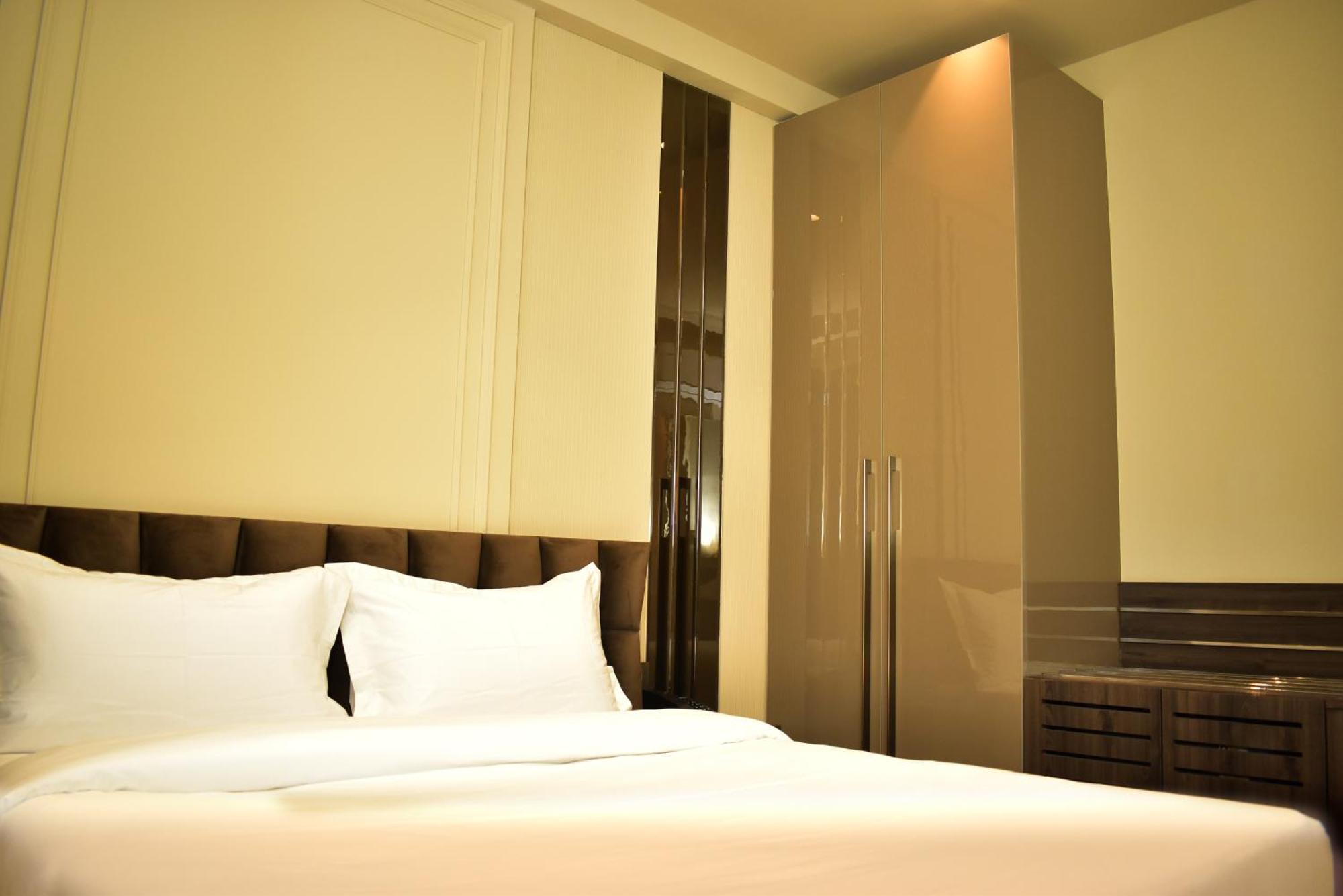 Hotel Cullinan By Qotel Janakpuri เดลี ภายนอก รูปภาพ