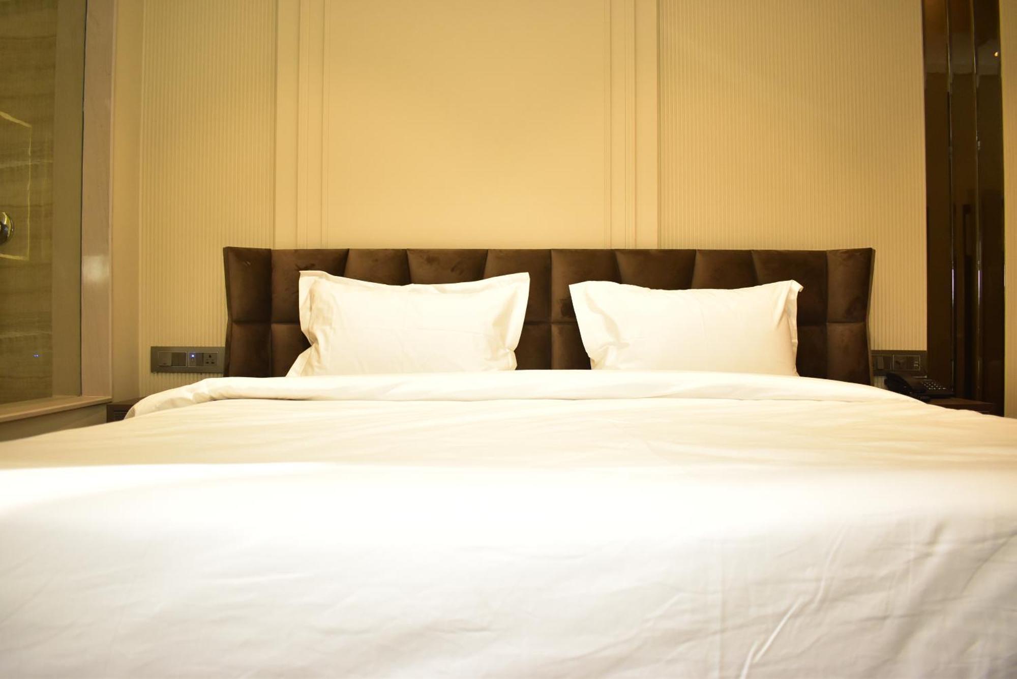 Hotel Cullinan By Qotel Janakpuri เดลี ภายนอก รูปภาพ