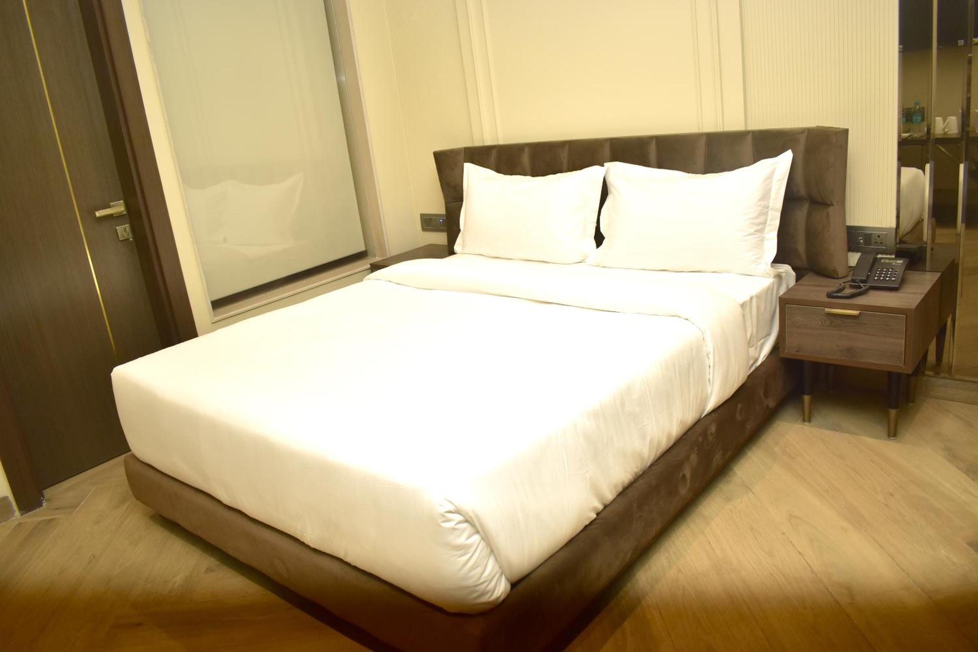 Hotel Cullinan By Qotel Janakpuri เดลี ภายนอก รูปภาพ